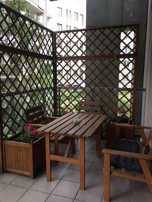 Bright And Cozy Apartment Near Park, With A Huge Terrace. วอร์ซอ ภายนอก รูปภาพ