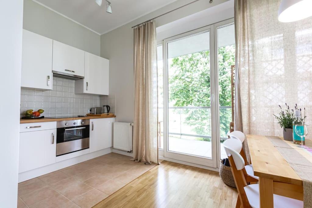 Bright And Cozy Apartment Near Park, With A Huge Terrace. วอร์ซอ ภายนอก รูปภาพ