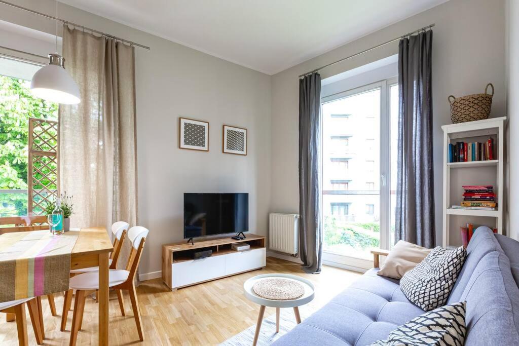 Bright And Cozy Apartment Near Park, With A Huge Terrace. วอร์ซอ ภายนอก รูปภาพ