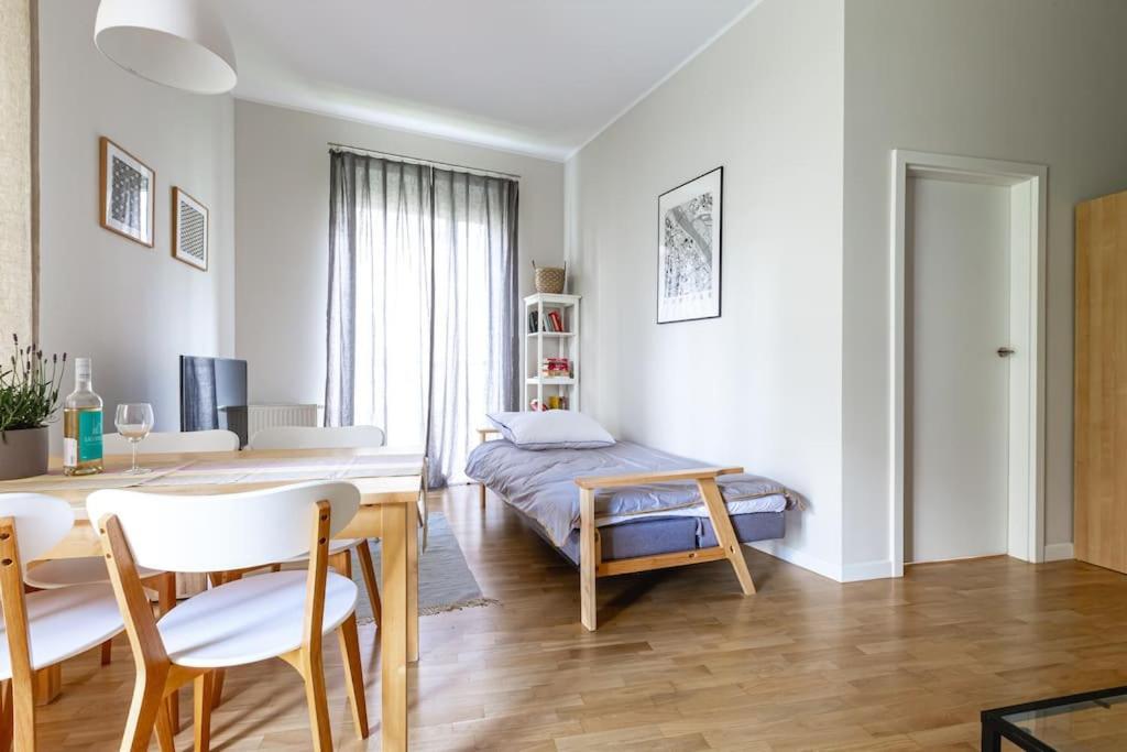 Bright And Cozy Apartment Near Park, With A Huge Terrace. วอร์ซอ ภายนอก รูปภาพ